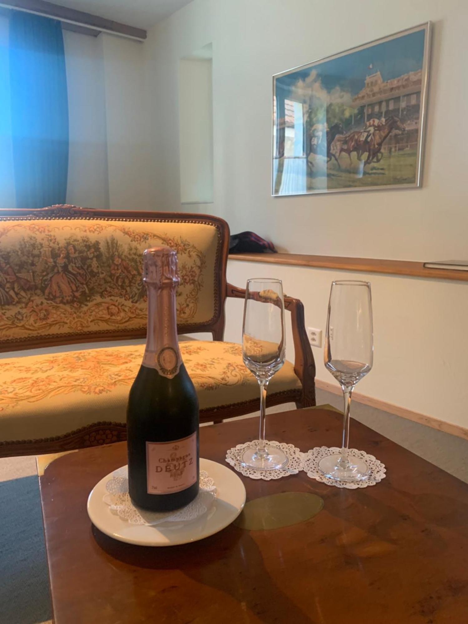 Hotel Restaurant Croix Blanche Sugiez Eksteriør bilde